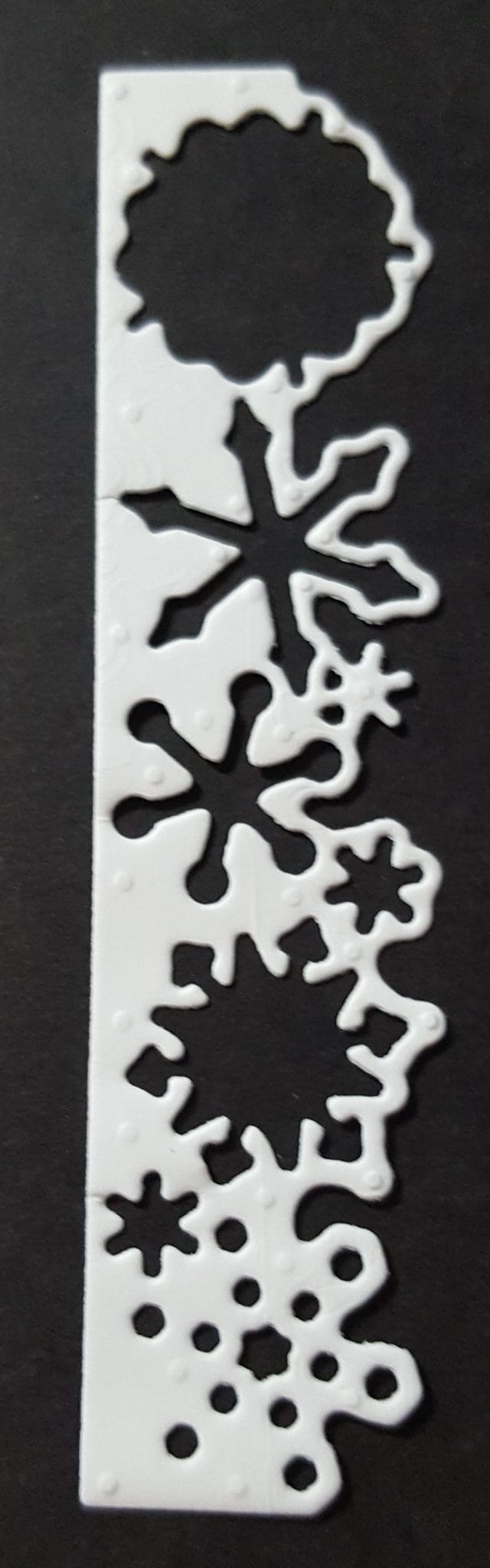 Trying out the 7 in 1 Snowflake Die 5 Basic Border