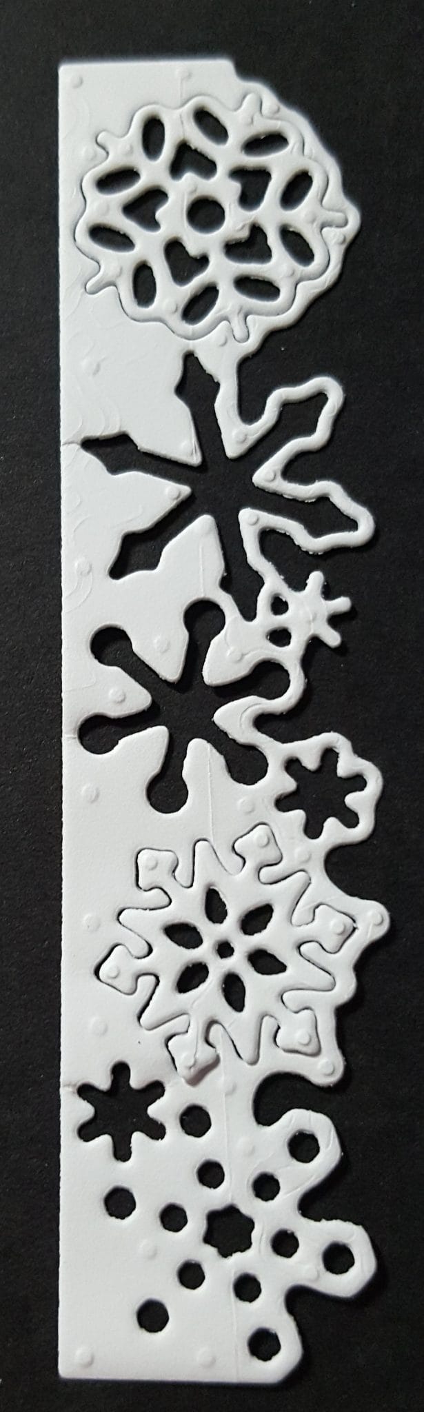 Trying out the 7 in 1 Snowflake Die 6 Border with Snowflakes