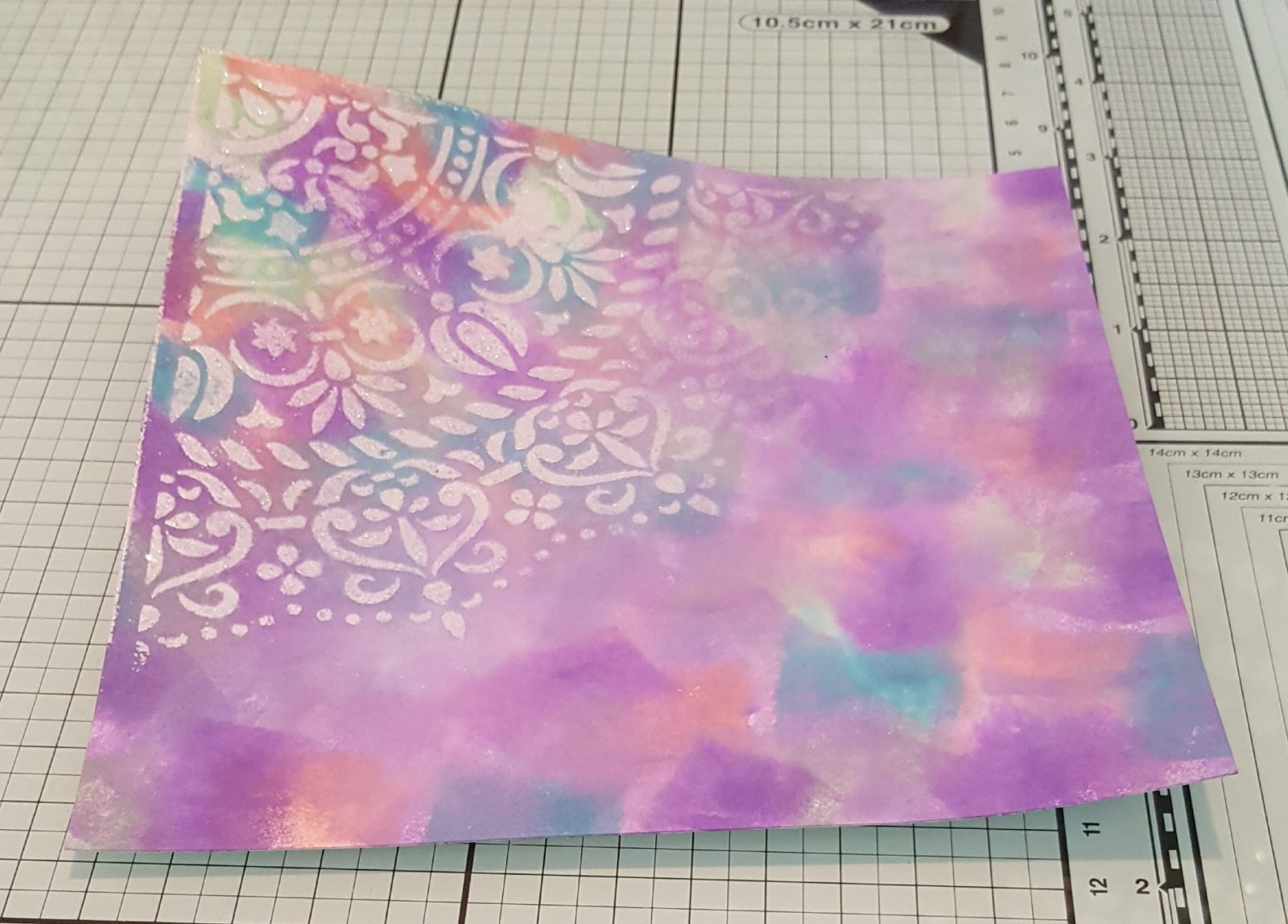 Mandala Stencil with Distress Oxide Inks Living Creatively with Fibro | Mandala Stencil with Distress Oxide Inks